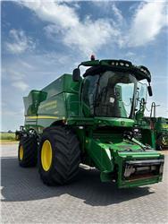 John Deere S685