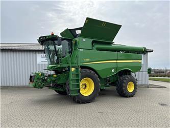 John Deere S685I