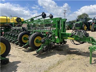 John Deere 1775NT