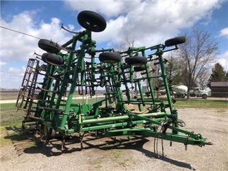 John Deere 2210