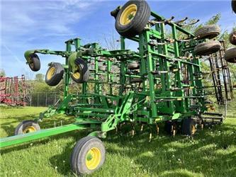 John Deere 2210