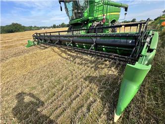 John Deere 635F