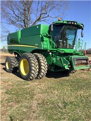 John Deere S690