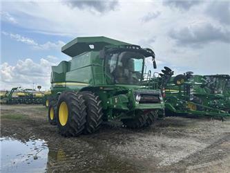 John Deere S770