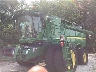 John Deere S770