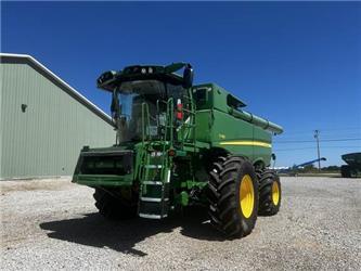 John Deere S780