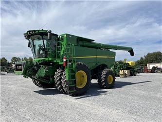 John Deere S780