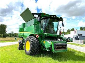 John Deere S780