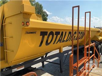 Clement 32 ft T/A
