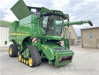 John Deere S690