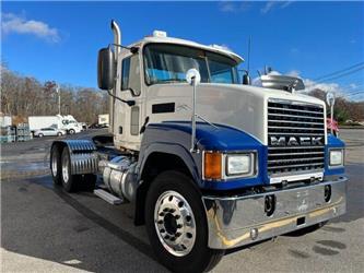 Mack CHN613