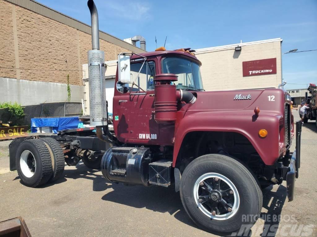Mack RD 690 P Tractores (camiões)