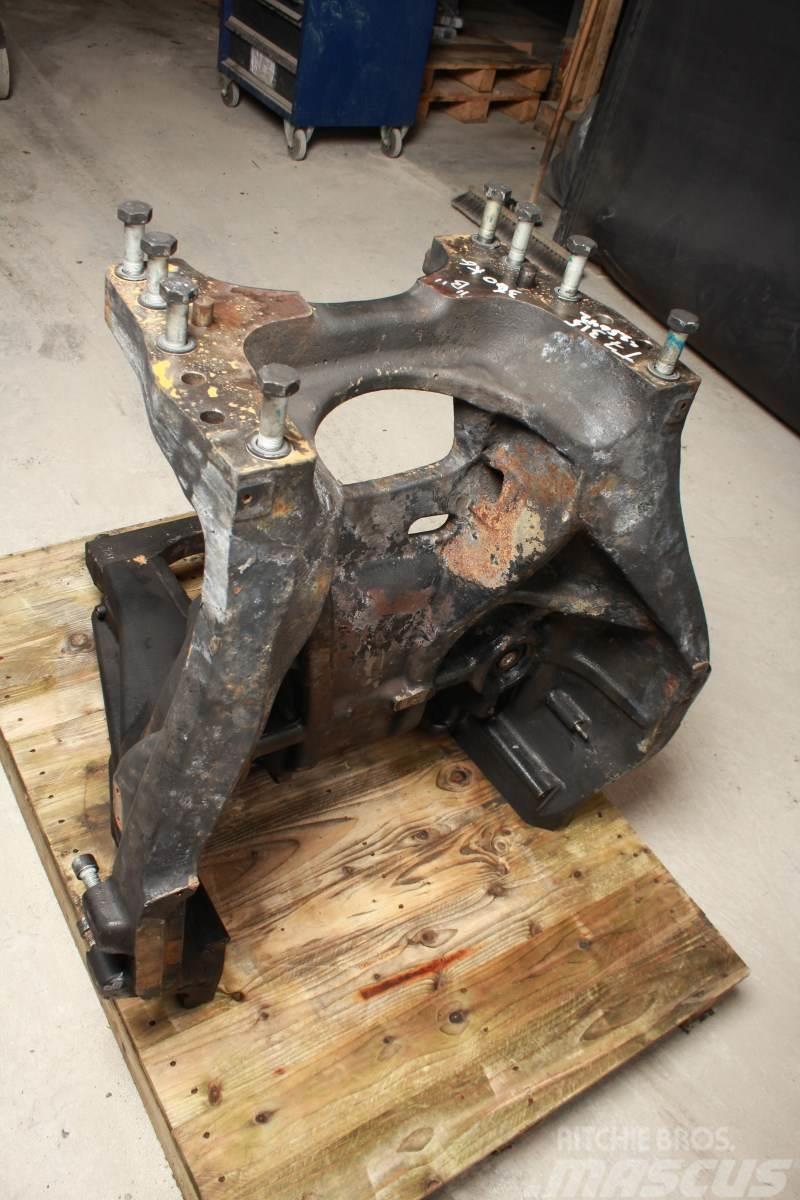 New Holland T7.315 Front axle support Chassis e suspensões