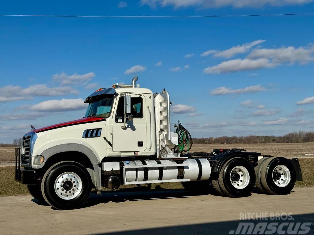 Mack Granite GU 713 Tractores (camiões)