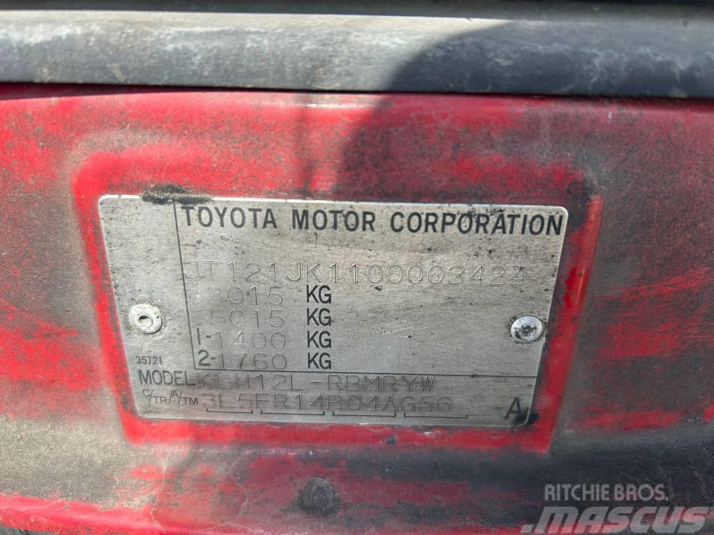 Toyota Hiace 2.5 D4D SHORT Carrinhas de caixa fechada
