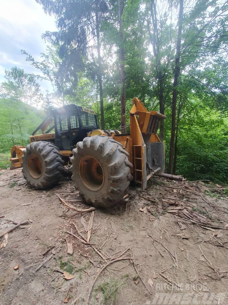 John Deere 640 D Tractores florestais