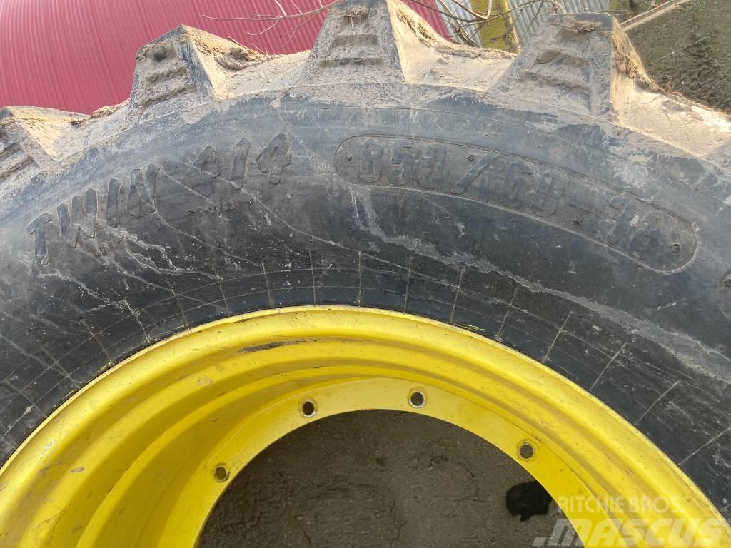 John Deere wide rims + trelleborg tyres Pneus Agrícolas