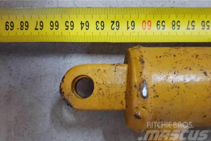  Hydraulic Double Acting Cylinder OD 150mm x 640mm Outros Camiões