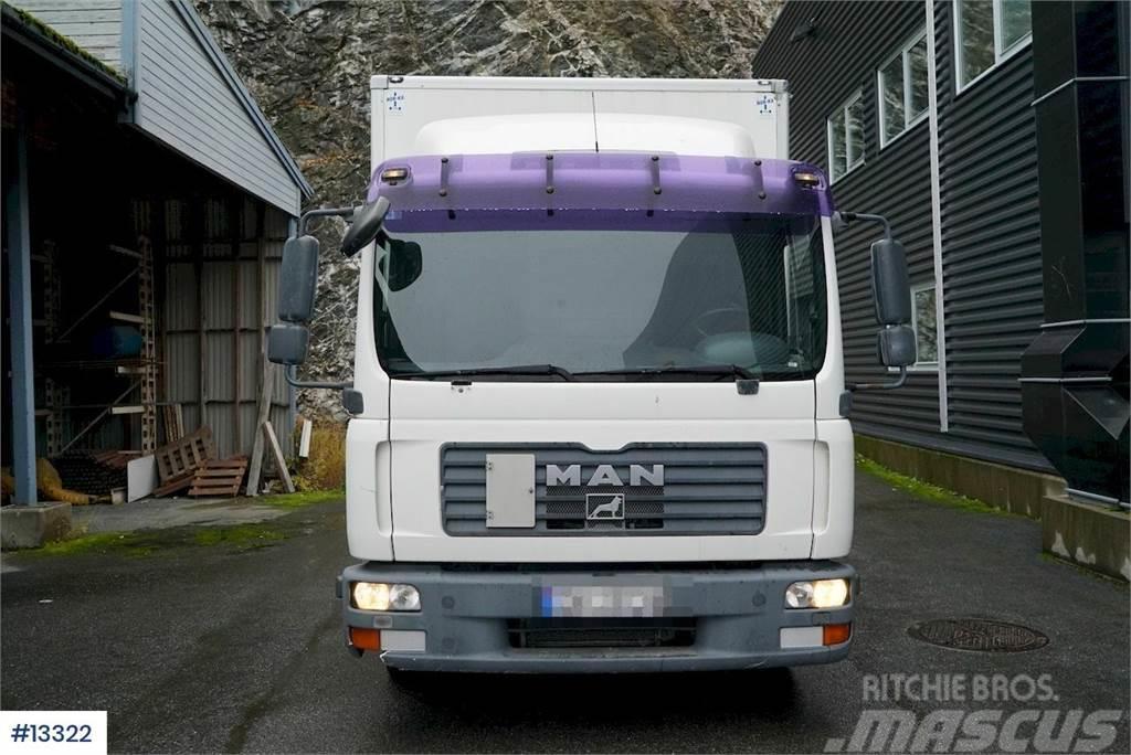 MAN TGL 8.210 Box truck w/ Zepro Lift Camiões de caixa fechada