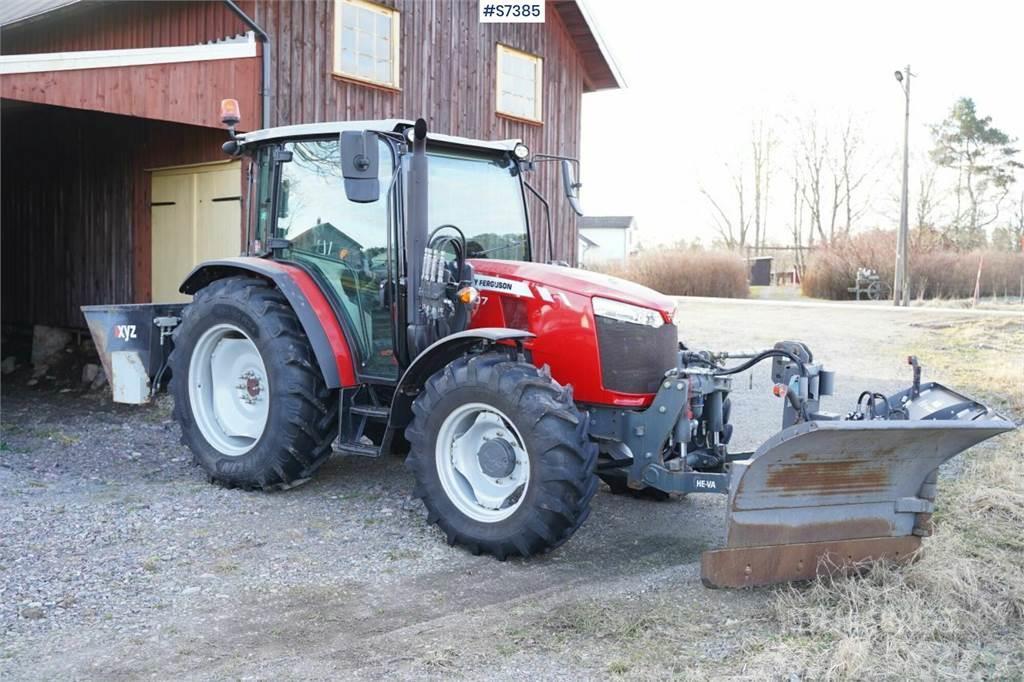 Massey Ferguson MF 4707 with sand spreader and folding plough Tratores Agrícolas usados