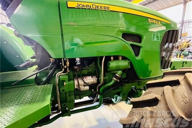 John Deere 5082E Tractors