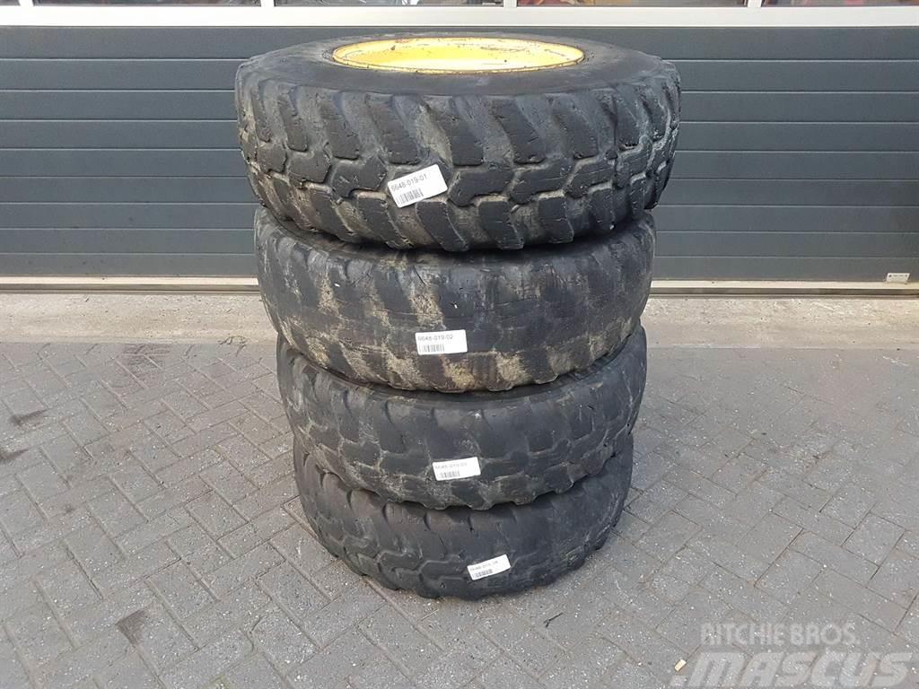 Volvo L30G-Dunlop 335/80R20 (12.5R20)-Tire/Reifen/Band Pneus, Rodas e Jantes
