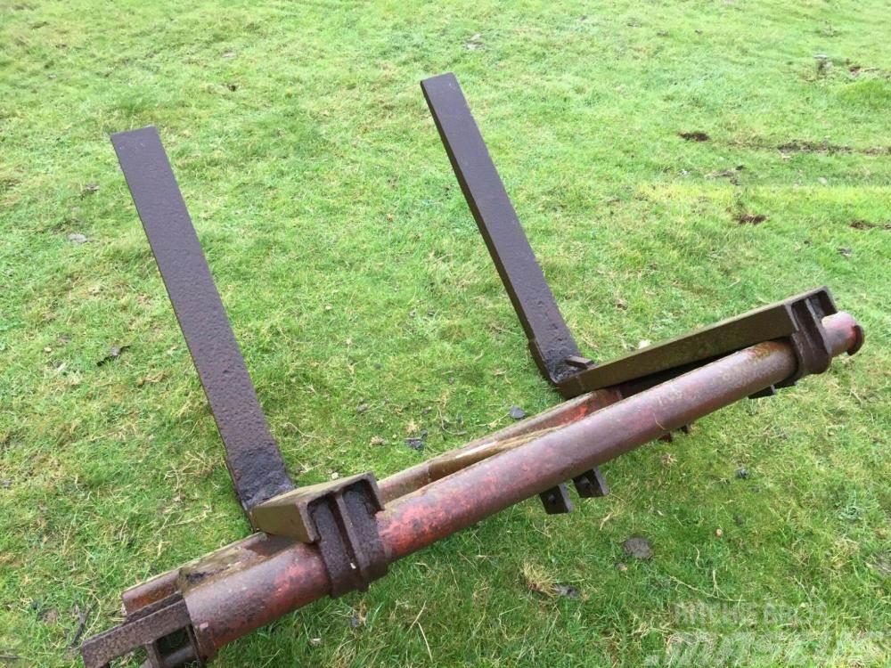  pallet forks - 3 point linkage £280 plus vat £336 Outros componentes