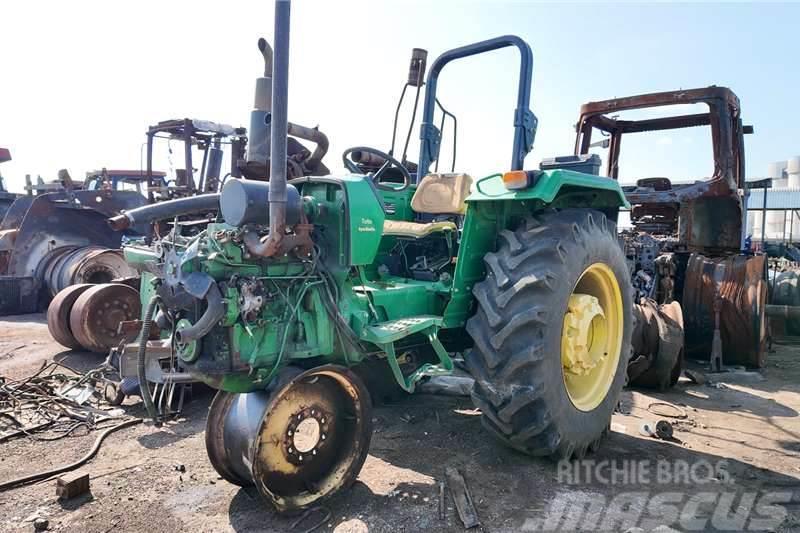 John Deere JD 5215 Tractor Now stripping for spares. Tratores Agrícolas usados