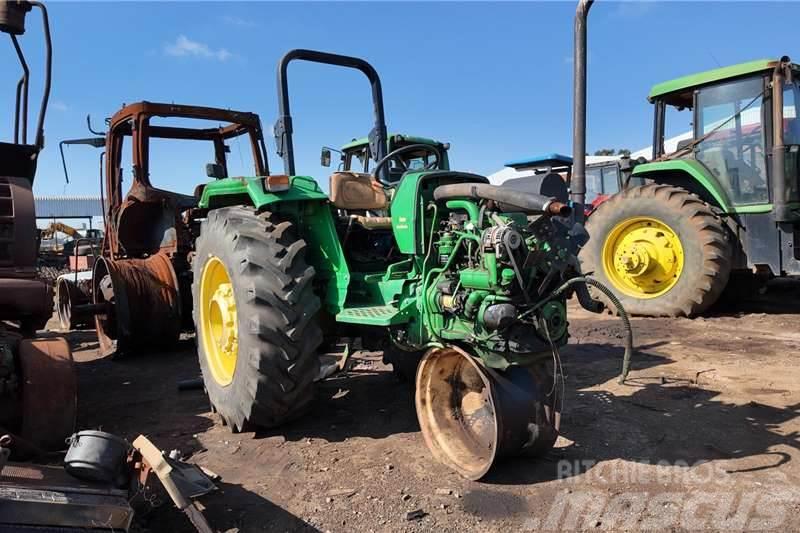 John Deere JD 5215 Tractor Now stripping for spares. Tratores Agrícolas usados