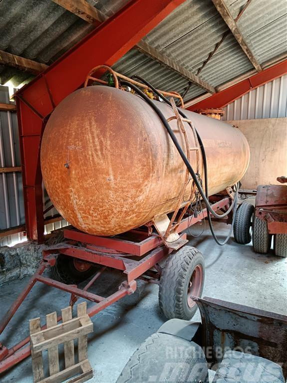  - - -  Ammoniak tankvogn ca. 3 tons Camiões-cisterna de lamas