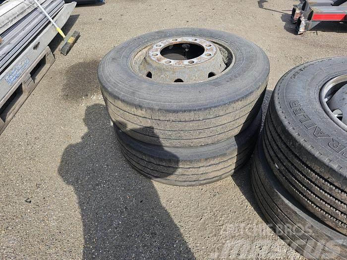  BRIDGETONE AND OTHERS 8 USED TRAILER TIRES  SIZE 2 Outros componentes