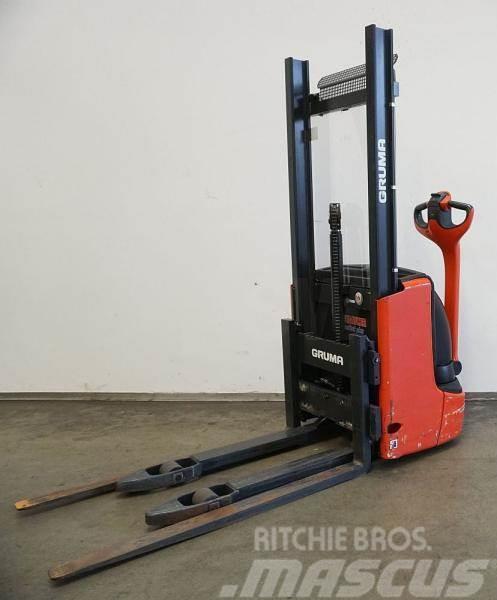 Linde L 12 1172 Self propelled stackers