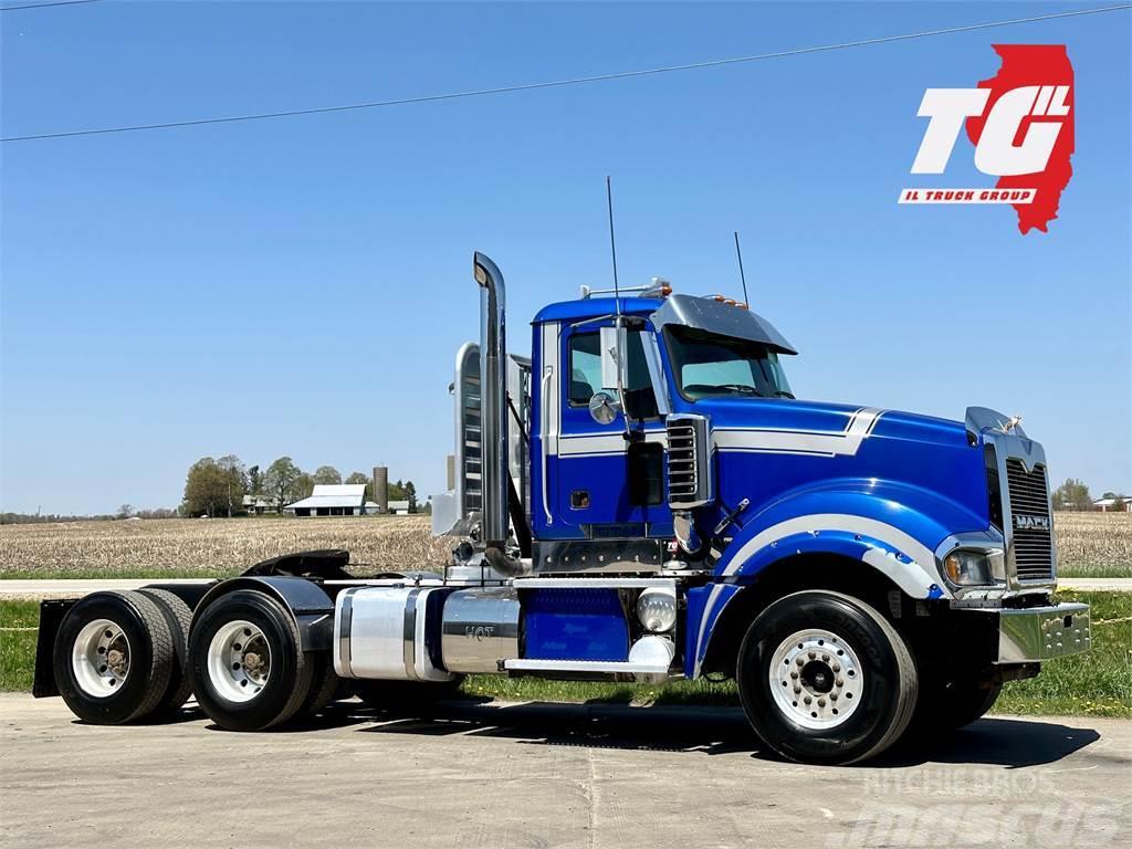 Mack Titan TD713 Tractores (camiões)