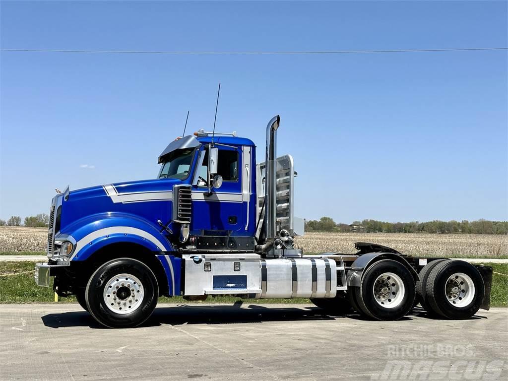 Mack Titan TD713 Tractores (camiões)