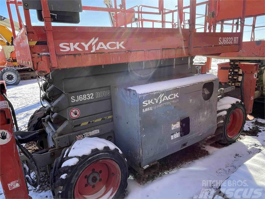 SkyJack SJ6832RT Elevadores de tesoura