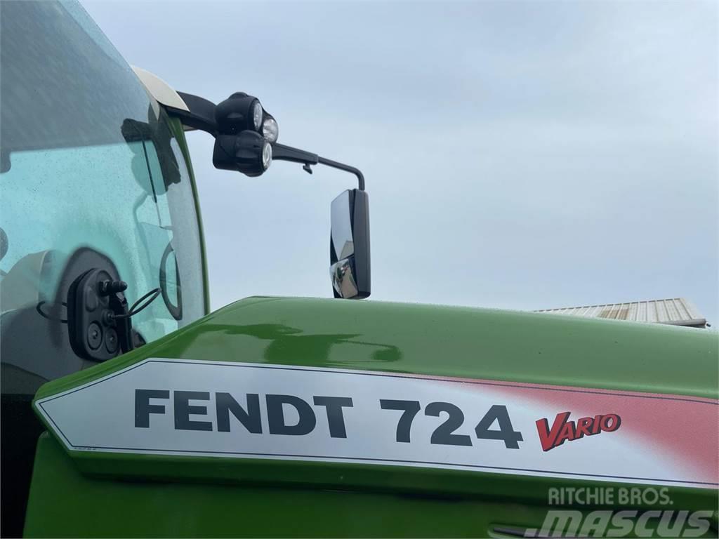 Fendt 724 Vario Tractors