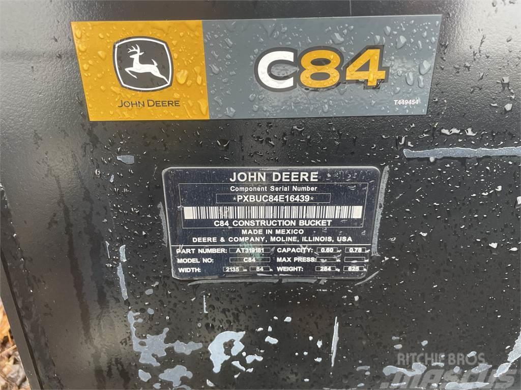 John Deere C84 Outros