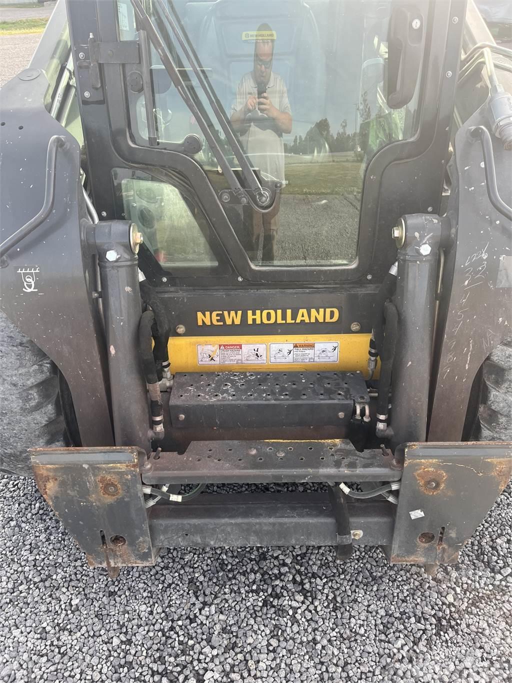New Holland L228 Carregadoras de direcção deslizante