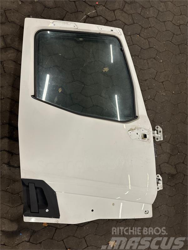 Renault T-SERIE RIGHT DOOR 7482702818 Outros componentes