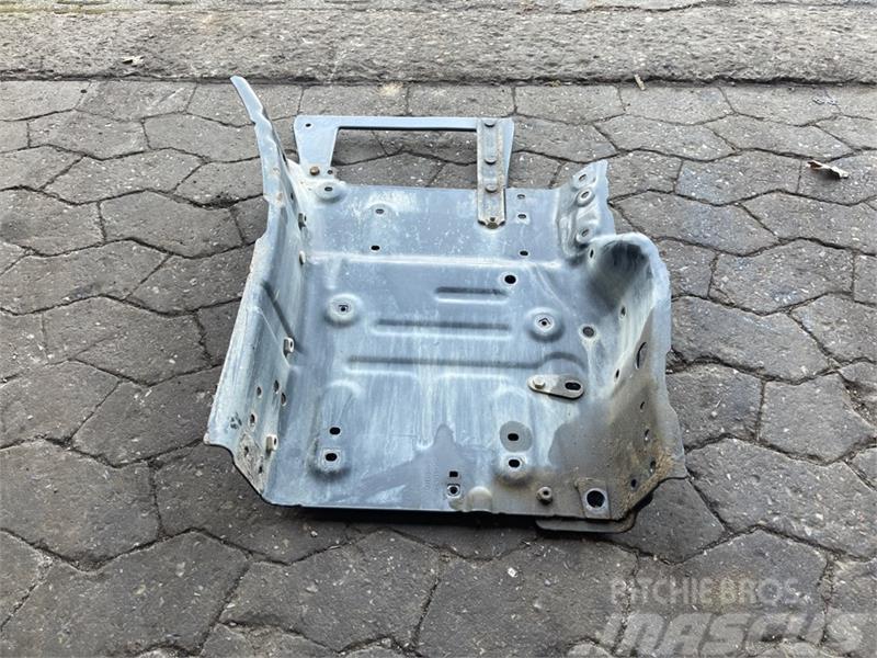 Scania  STEP WELL PLATE, RIGHT NGS 2554008 Outros componentes