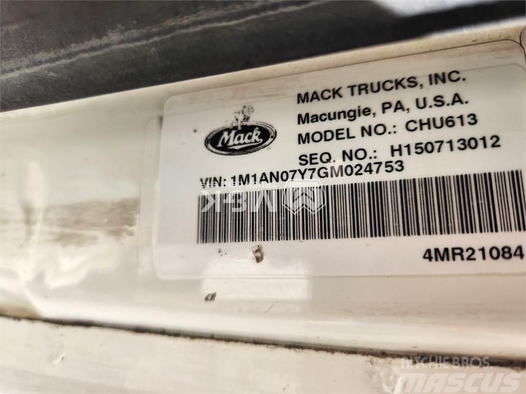 Mack CHU613 Tractores (camiões)