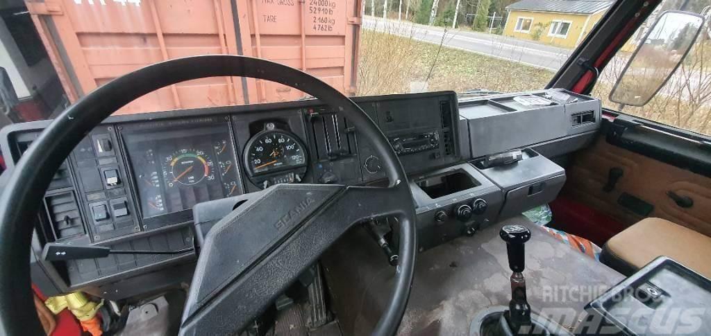 Scania 82 M henkilönostin Camiões grua