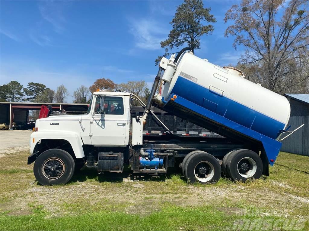 Ford L8000 Outros