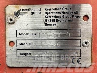 Kverneland 100-300-9 med Packomat S Charruas reversíveis