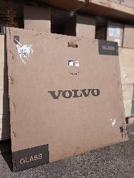 Volvo DOOR WINDOW PANE 84043040