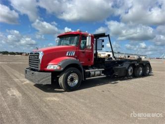 Mack GU813