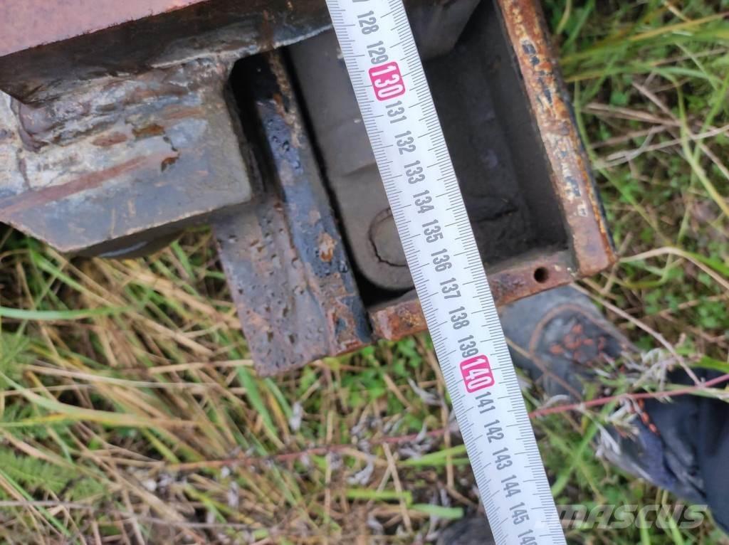 FORKLIFT mast with forks/ Tõstuki mast käppadega Forquilhas