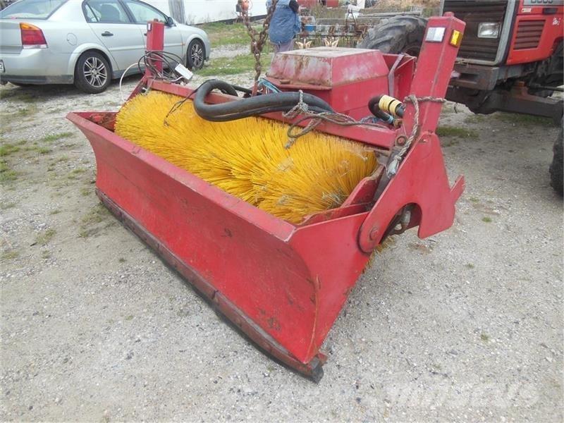 - - - Sneplov med kost Lâminas de neve e arados