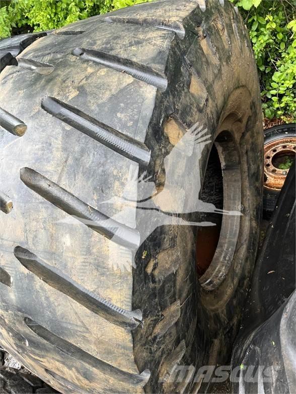 Yokohama 33.25X35 Pneus, Rodas e Jantes