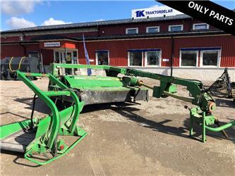 John Deere 1365 dismantled: only spare parts